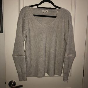 oatmeal sweater with choker and zipper details